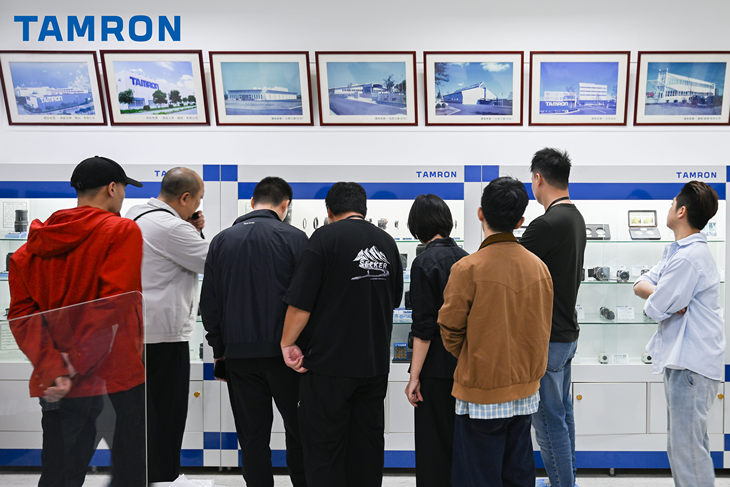 腾龙光学（佛山）有限公司钟利强部长为来宾们讲解