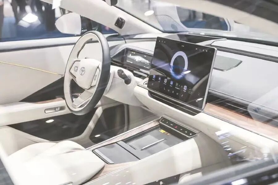 丰田全新D级轿车铂智7首次亮相，搭载鸿蒙座舱系统，智能驾驶辅助进一步升级。 文汇报 袁婧摄