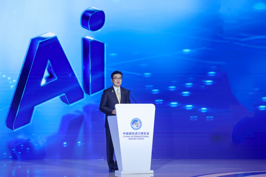 图为松下控股株式会社全球副总裁、集团中国东北亚总代表本间哲朗