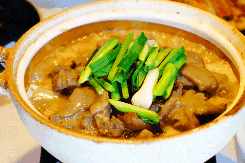 　　广东人的冬日滋补大戏，以一顿羊肉煲完美开场。 图源：广东发布