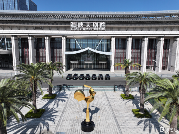 问界交付金鸡百花电影节官方用车：智慧科技护航光影盛会，展现中国智造新高度