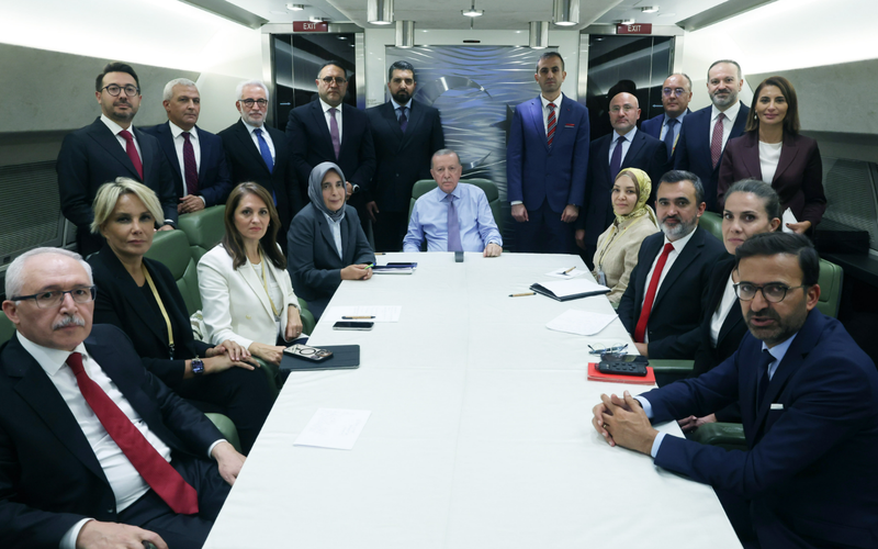 ▲资料图：土耳其总统埃尔多安（中）。图/新华社