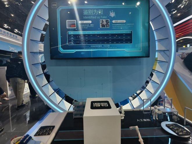 得物打造的人工智能查验鉴别系统。上游新闻记者 时婷婷/摄