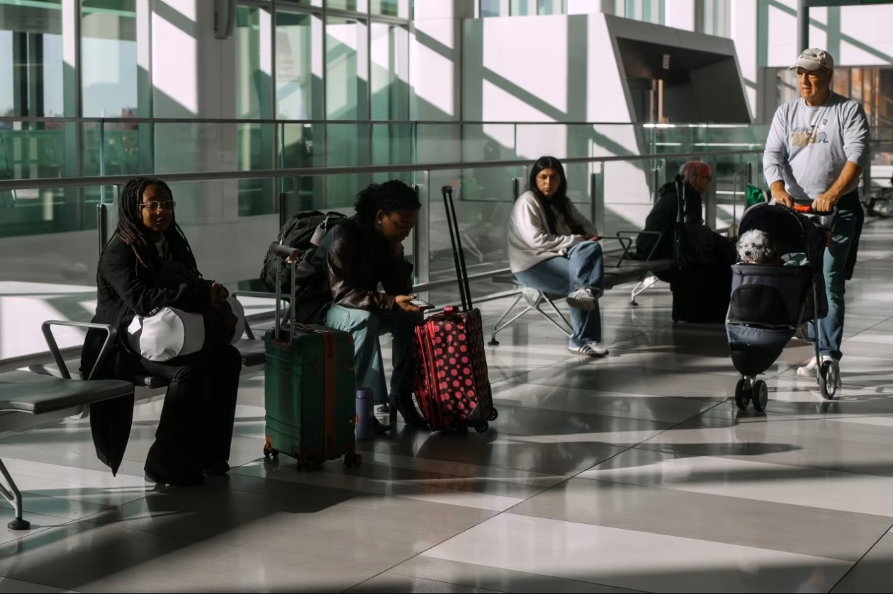 美国纽约地区三大机场均因人手短缺出现航班延误