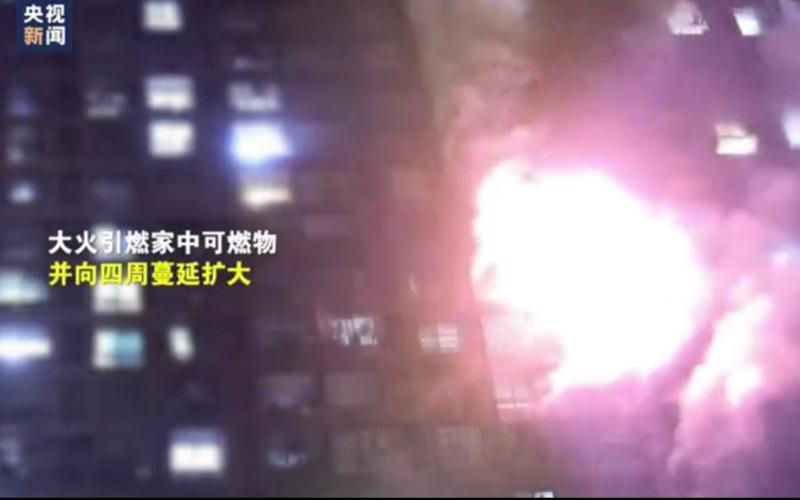 ▲央视还原江苏南京住宅小区电动车起火事故现场。图/央视新闻