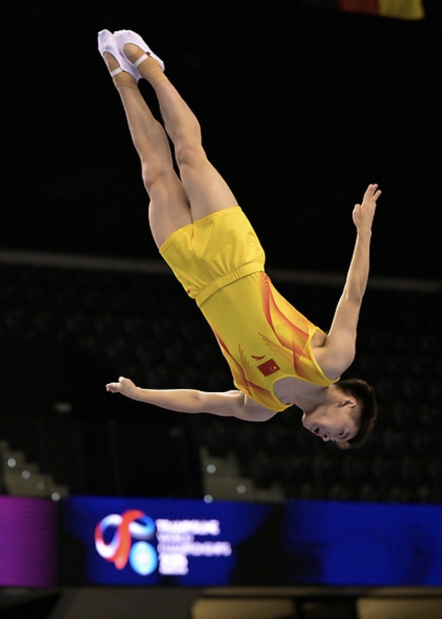 胡译乘王梓赛世锦赛夺金 中国蹦床时隔10年再次包揽奥运项目金牌