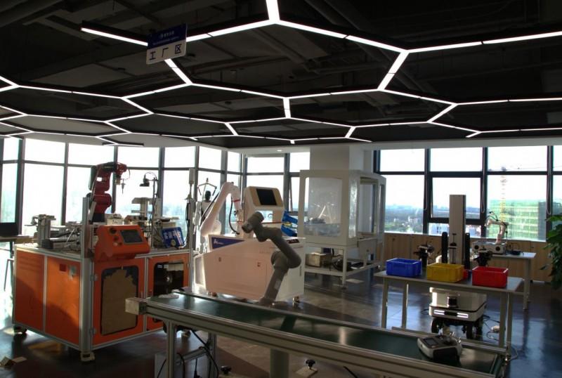 紫东太初具身智能机器人训练场