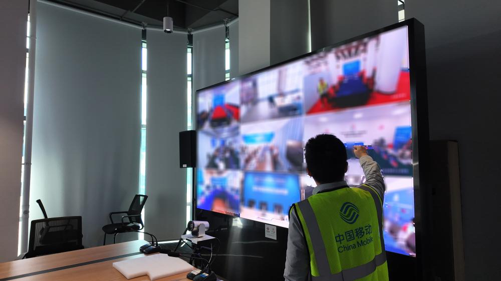 （图：中国移动云视讯系统助力指挥调度工作）