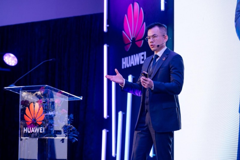 华为无线网络产品线营销副总裁陈实发表演讲