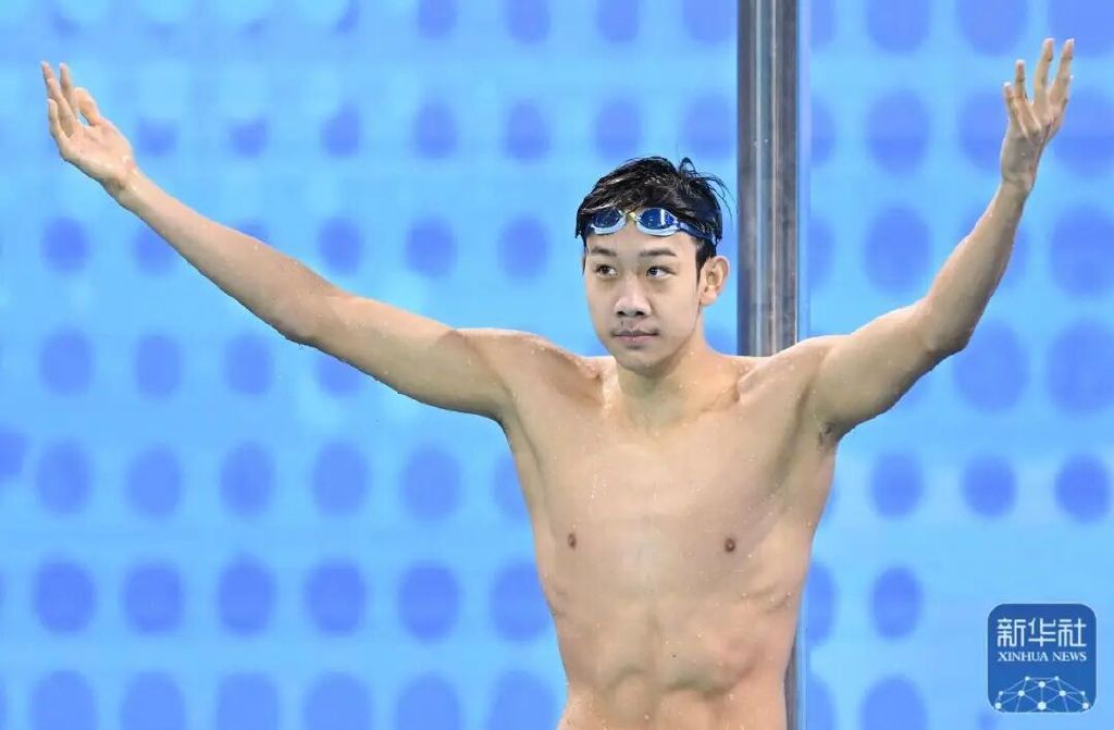 山东队选手张展硕在比赛后庆祝。新华社记者 陈益宸 摄