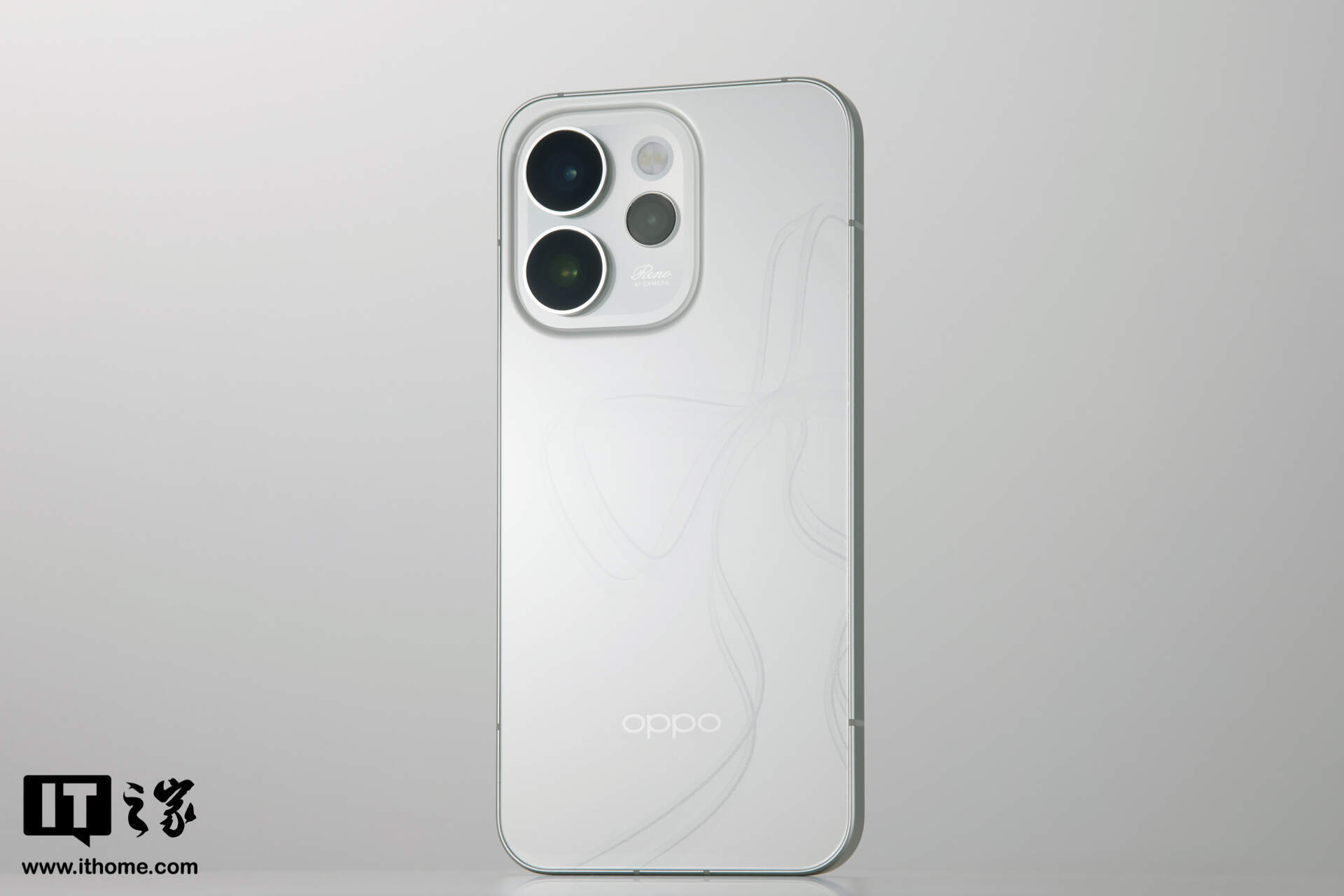 IT之家开箱：OPPO Reno15