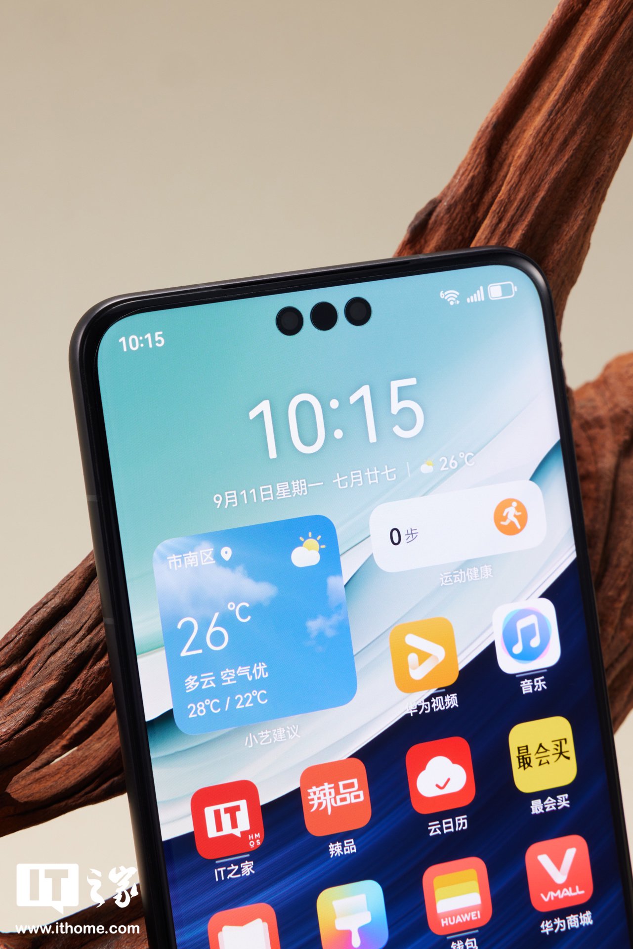 ▲ IT之家开箱：华为 Mate 60 Pro+「宣白」图赏