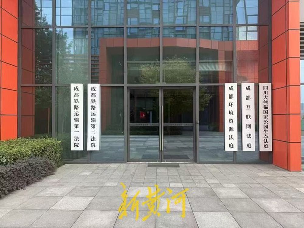 派出所副所长被控徇私枉法：当执法者站上被告席，一桩足浴案引发的职责之问