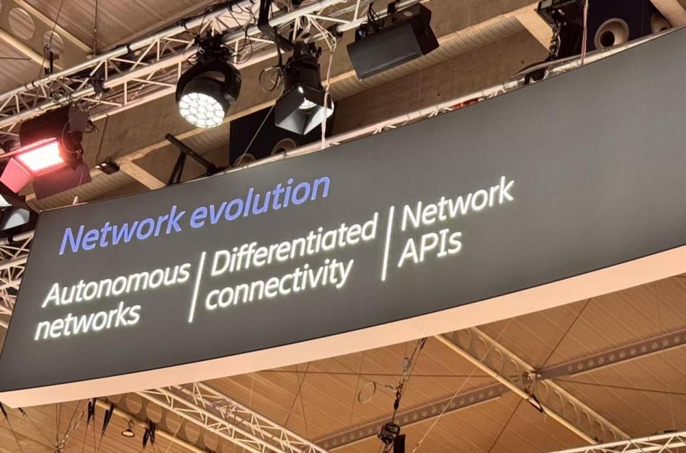 图：爱立信展示网络演进策略。图片拍摄/版权@C114。