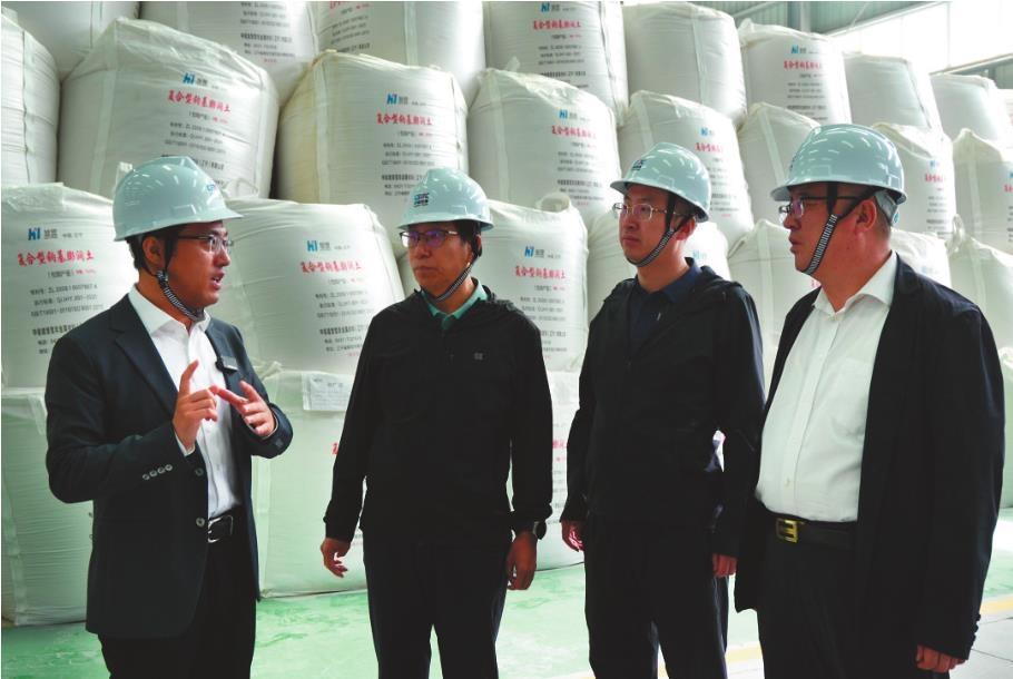 农行朝阳分行工作人员走访调研企业客户。 李硕 摄