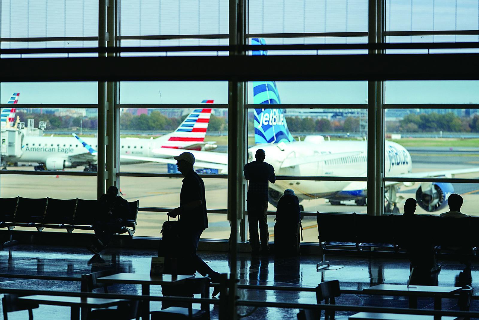 美國單日上千航班取消