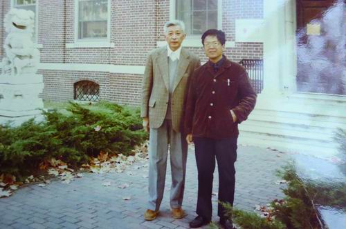 ▲武际可（右）与丁石孙合影。