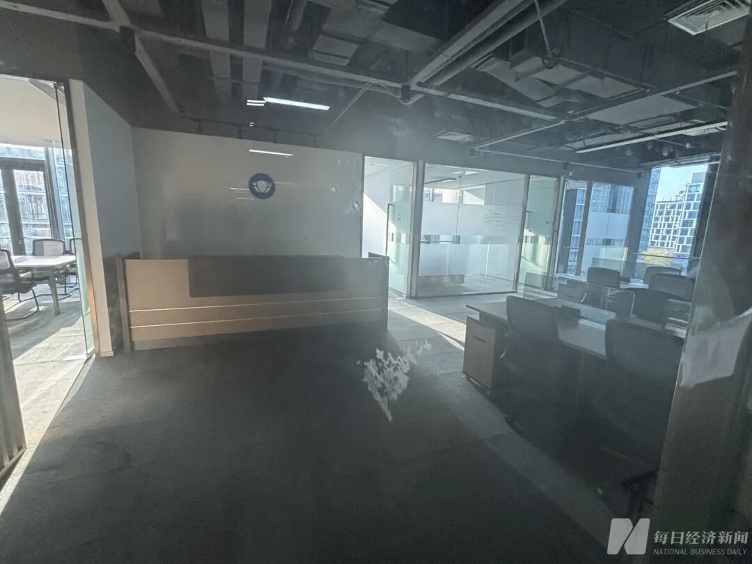 11月14日，虹桥绿谷广场B座3A10室内空空荡荡 图片来源：每经记者 李玉雯 摄