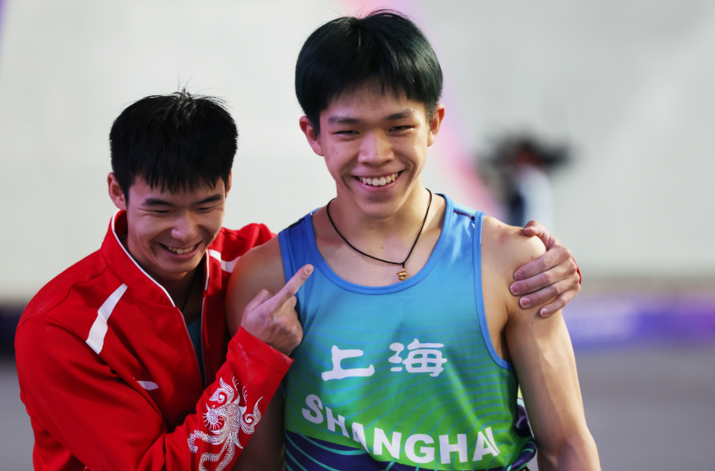 “一”鸣惊人 速度攀岩赛场涌现超新星冠军