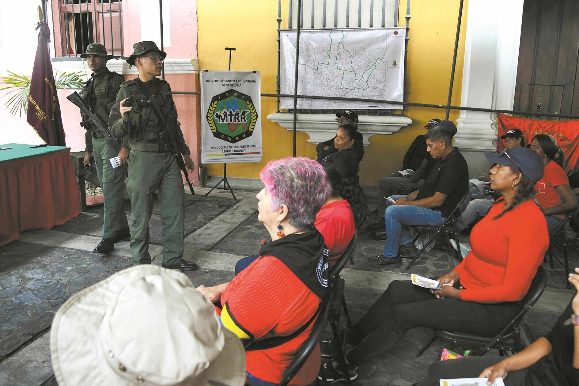 最大航母压境，陈兵近1.5万人 特朗普要对委内瑞拉动手了？