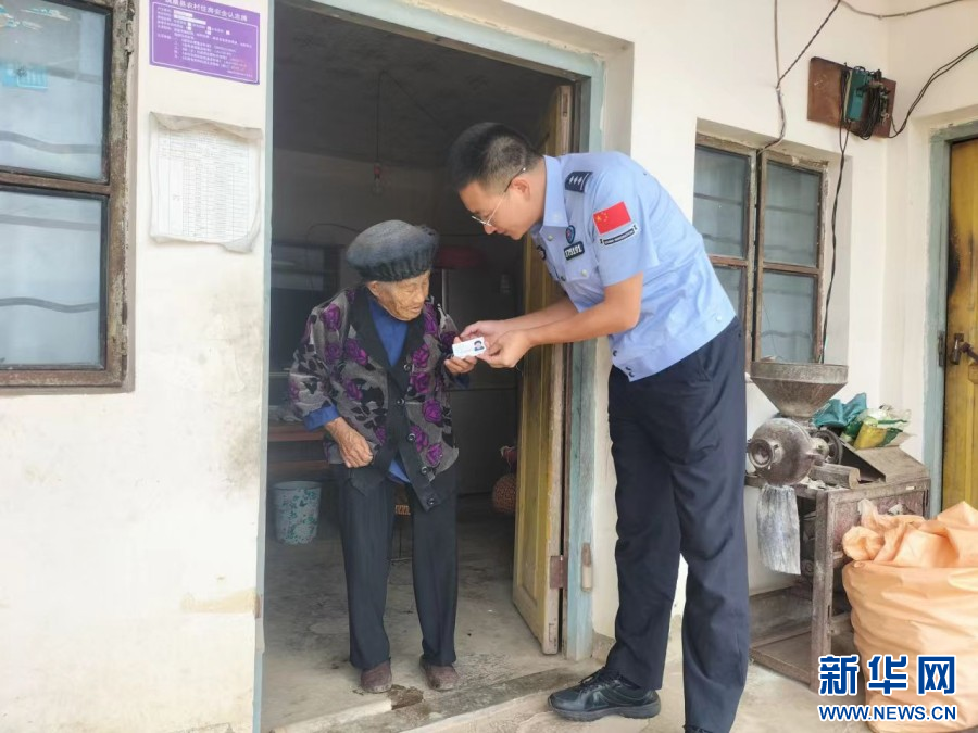 狗咬了鸡…… 这个边境派出所怎么啥都管？|边境|派出所|临沧市_新浪新闻