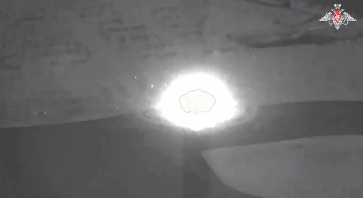 俄国防部公布画面：侦察无人机配合“伊斯坎德尔”导弹，打击乌方三套导弹发射装置