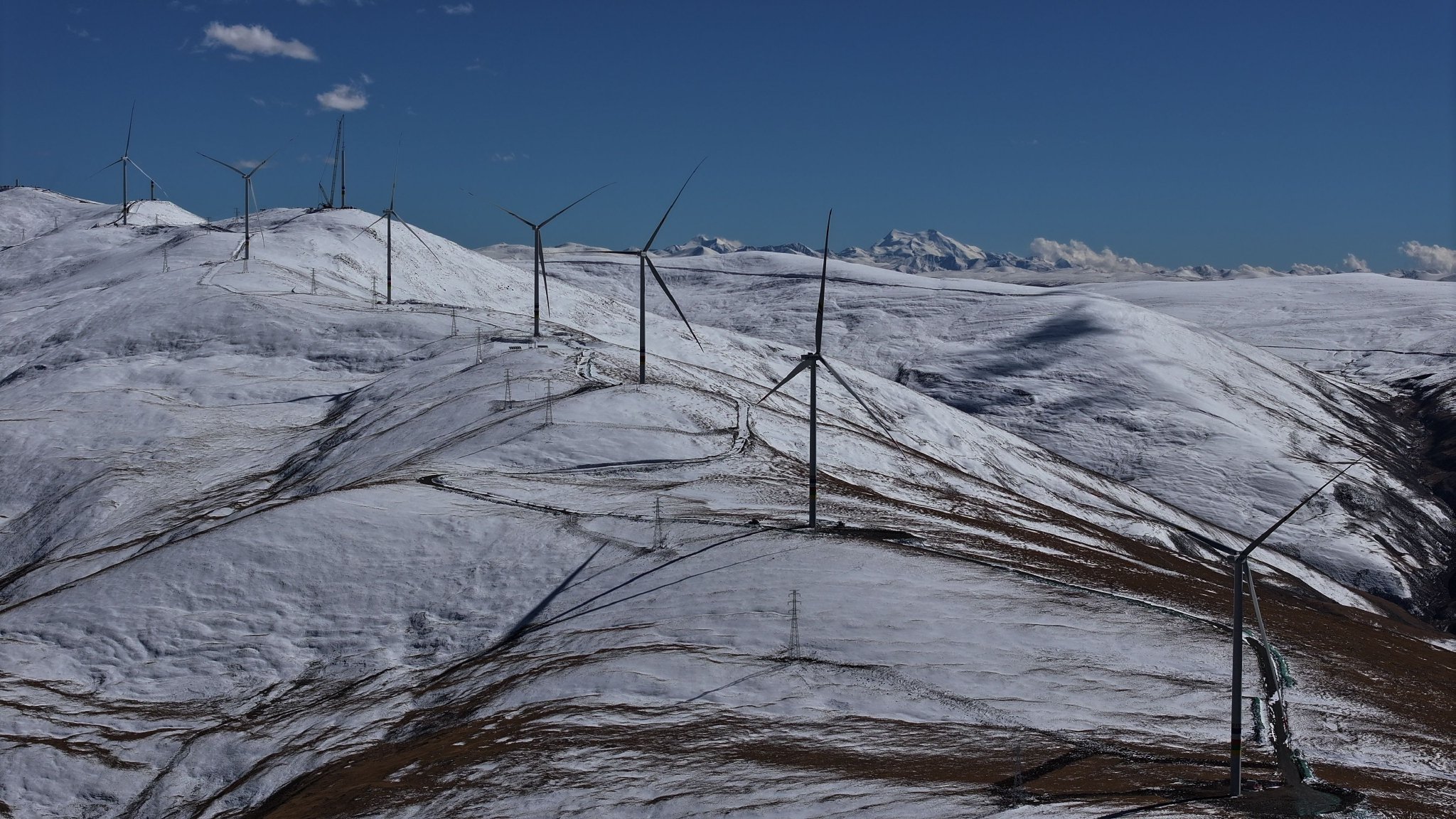 我国海拔最高风电项目并网发电