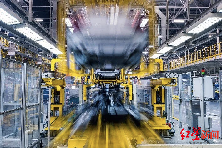 ▲成都经开区汽车生产画面