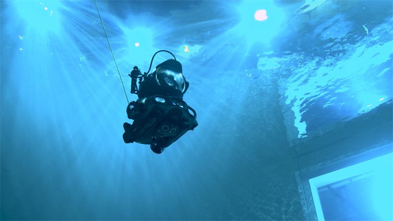 索尼FX3A电影机搭载鳍源科技水下机器人进行拍摄