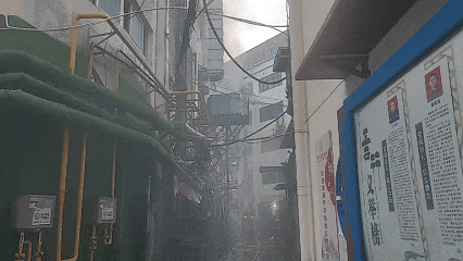 　　△现场浓烟弥漫。图源：陕西消防