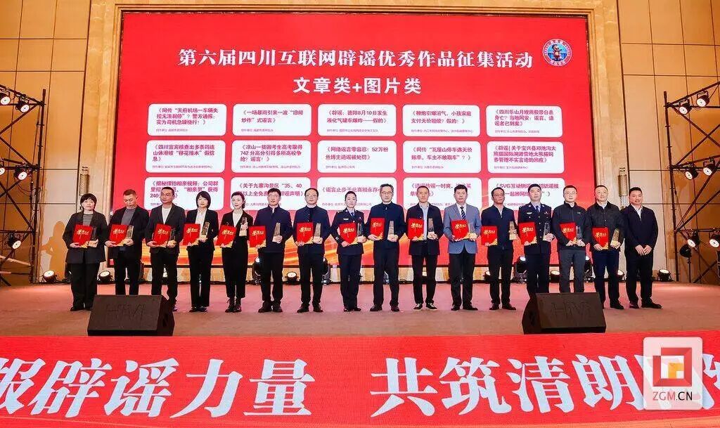 优秀文章类、图片类作品获奖代表合影 记者 宋姿熠 摄