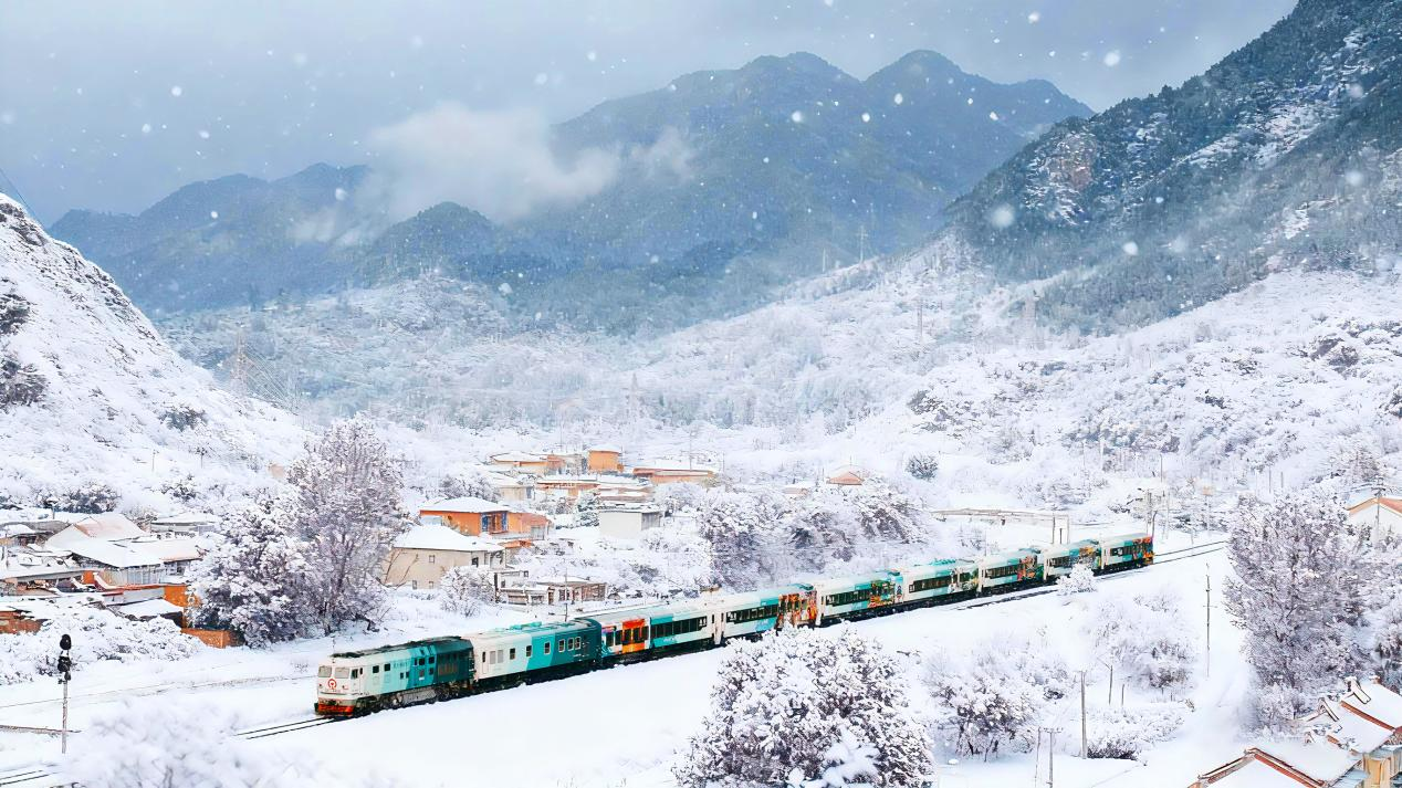 “星光·燕赵号”首发张家口 开启冰雪旅行新体验