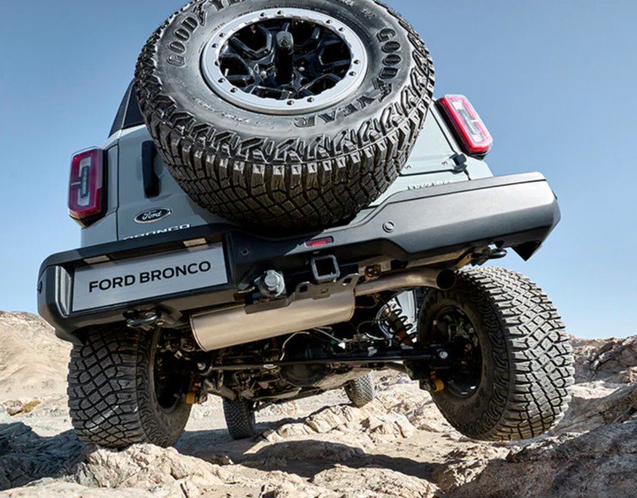 ▲ 燃油版烈马配备的三段式氮气减震器