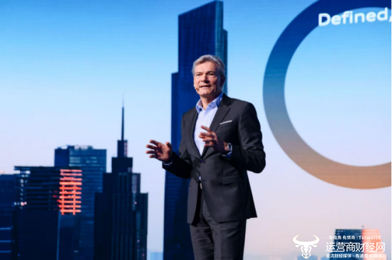 奥迪中国总裁 罗英瀚 Johannes Roscheck致辞