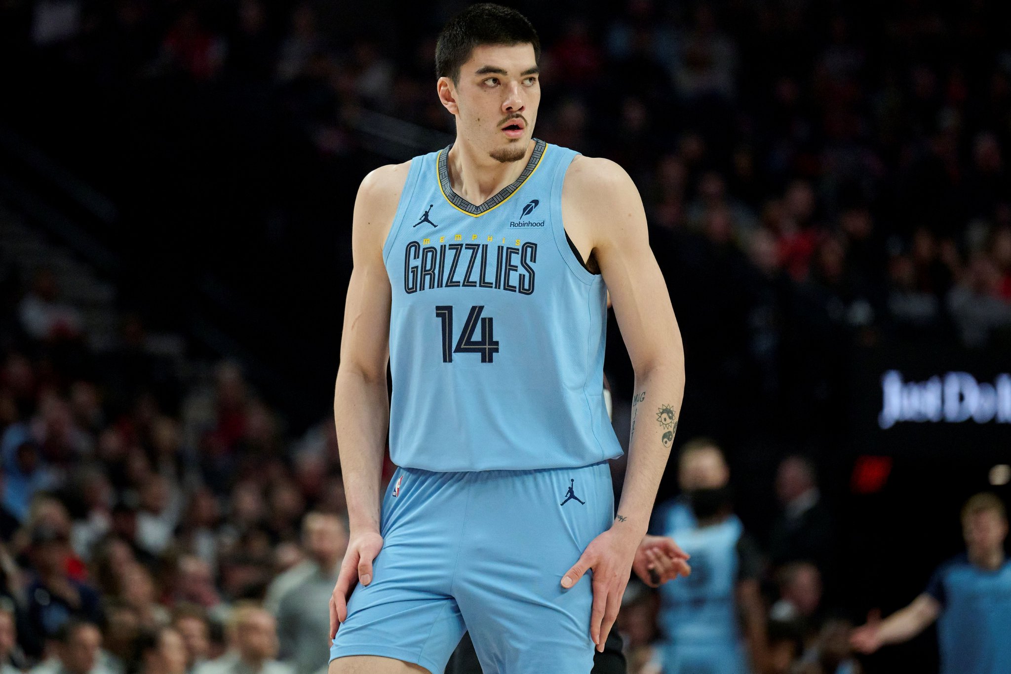 给内线锤爆了！半场埃迪7中7轰下16分&兰代尔6中5砍下13分