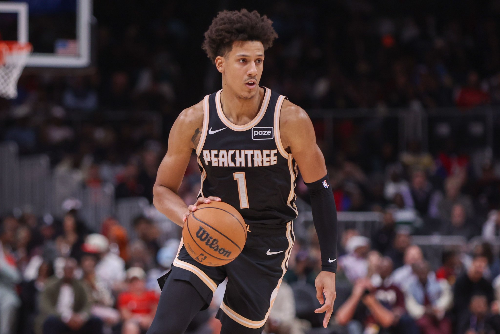 苦苦支撑！杰伦·约翰逊上半场8中6砍15+5+5 沃克9中5砍下13+2帽