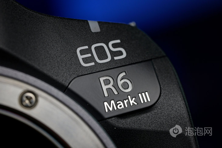 EOS R6 Mark III型号金属压铸标识