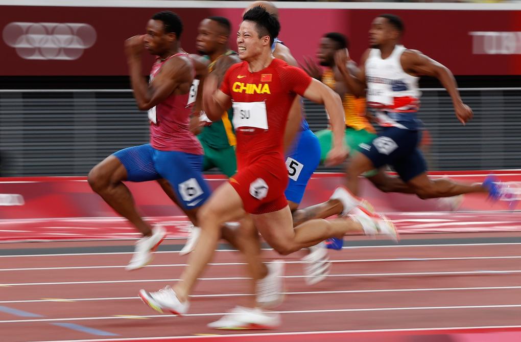 2021年8月1日，在东京奥运会田径男子100米半决赛中，苏炳添跑出了9秒83的成绩，打破亚洲纪录。新华社记者 王丽莉 摄