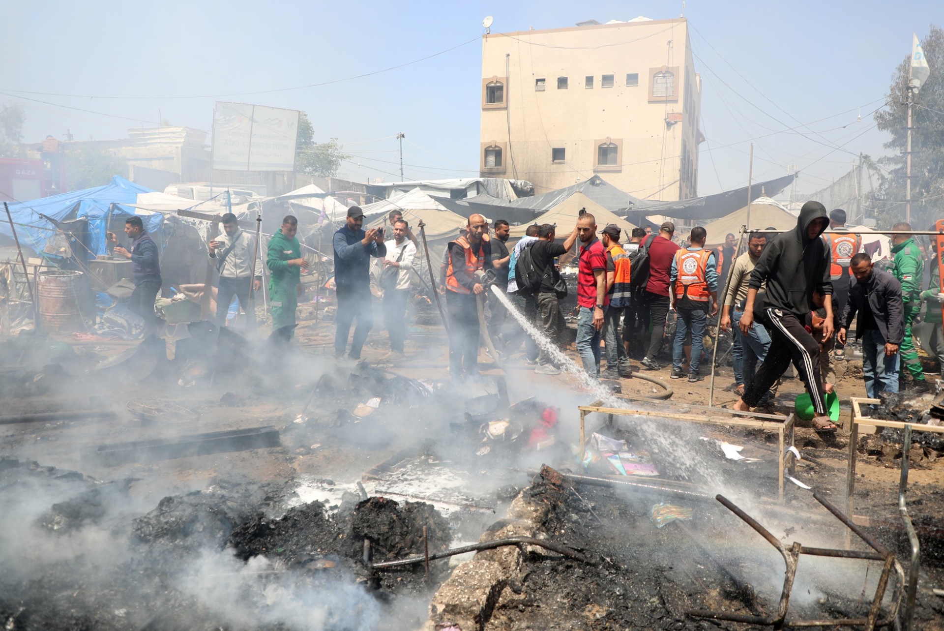 以军突发空袭，加沙上百人死伤，哈马斯连发声明：谴责！