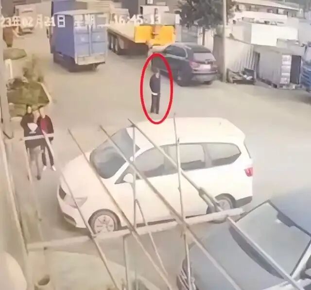 95歲老人被撞后3個(gè)月去世，鑒定稱自身因素系老人死亡主因，司機(jī)賠償60萬后獲刑1年2個(gè)月，廣東省高院決定再審：量刑明顯不當(dāng)