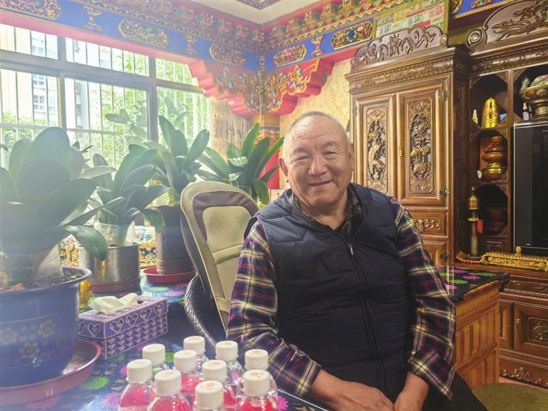 68岁旦增退休后投身社区公益,成居民贴心人