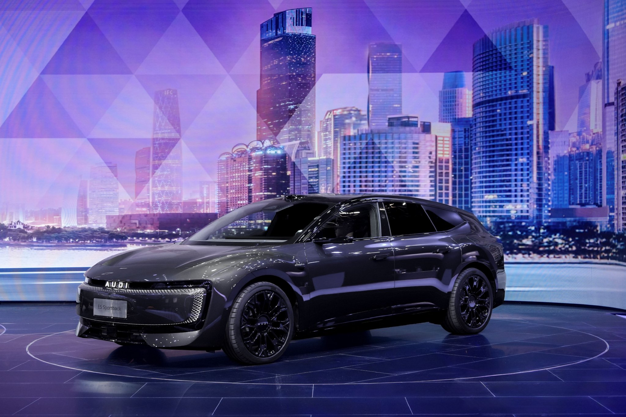 广州车展丨AUDI E SUV概念车全球首秀，上汽奥迪E5、A5双车领衔闪耀羊城_新浪财经_新浪网