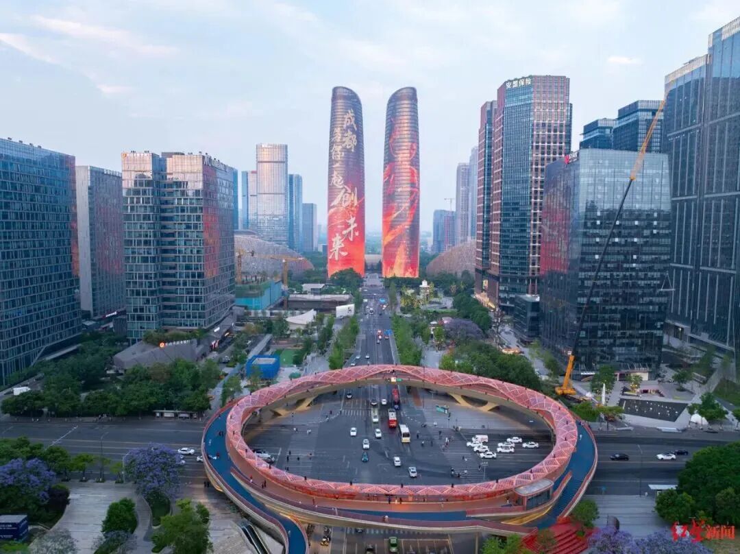 ▲哪吒裸眼3d视频登上双子塔