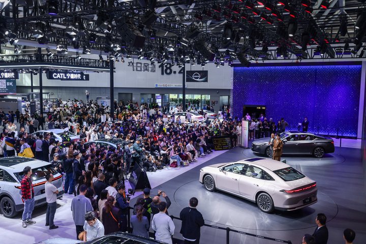 ▲ 东风日产和宁德时代展台