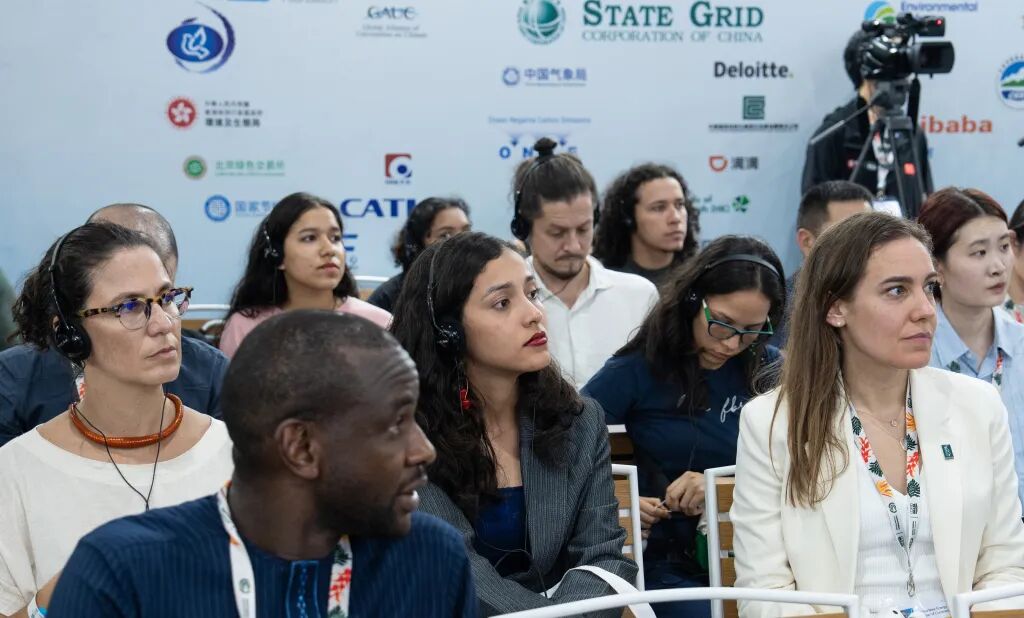 11月12日，嘉宾在巴西贝伦出席“推动绿色创新合作 共建绿色丝绸之路”高级别边会。　