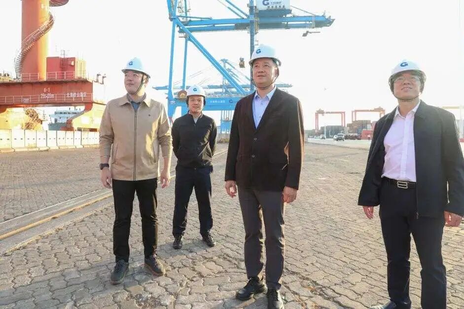 胡华平（右二）调研北部湾港集团北海码头