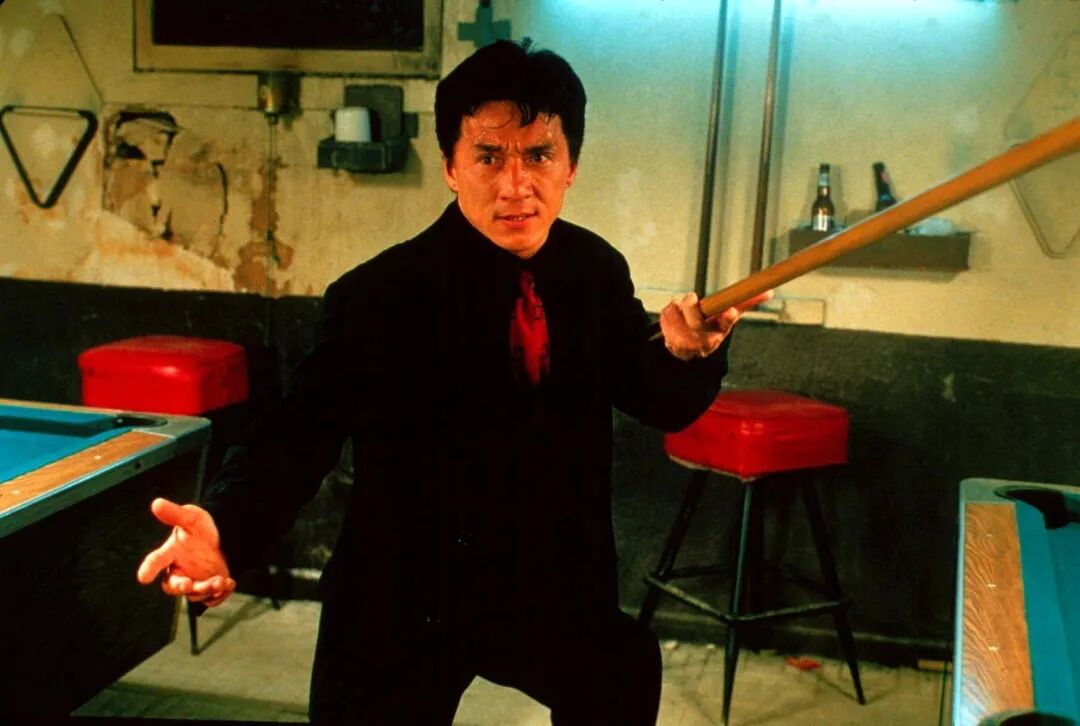 成龙在电影《尖峰时刻》中的剧照。图源：VCG