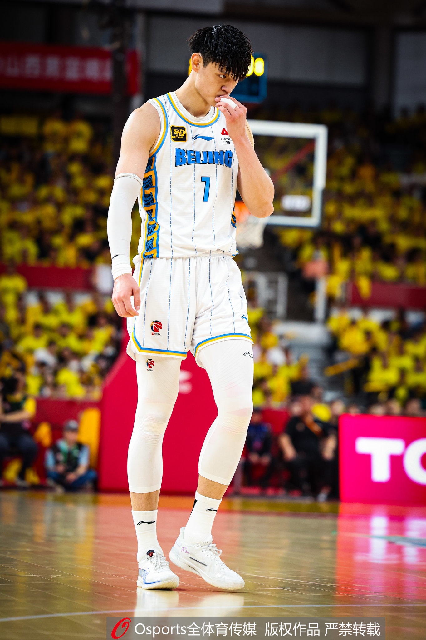 记者：等到这个窗口期国家队比赛打完 曾凡博和北京才会商讨未来