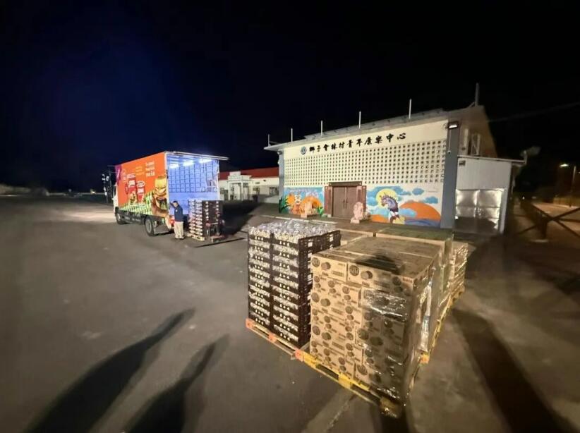 △京东佳宝工作人员连夜将物资送达指定地点