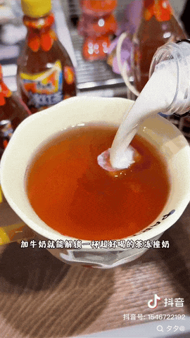 图片来源：抖音@夕夕@